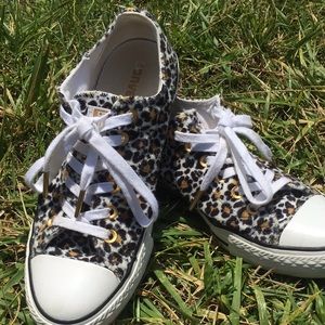 Low top cheetah print Converse